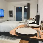 Mosel - Netflix - Modern & Zentral