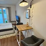 Mosel - Netflix - Modern & Zentral