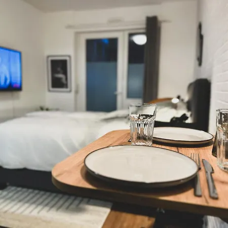 Mosel - Netflix - Modern & Zentral