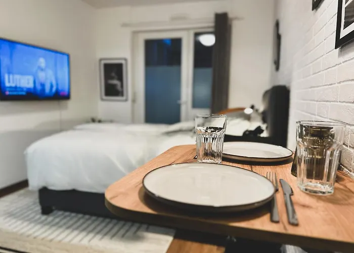 Mosel - Netflix - Modern&zentral