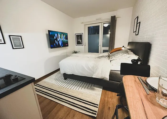 Mosel - Netflix - Modern & Zentral *